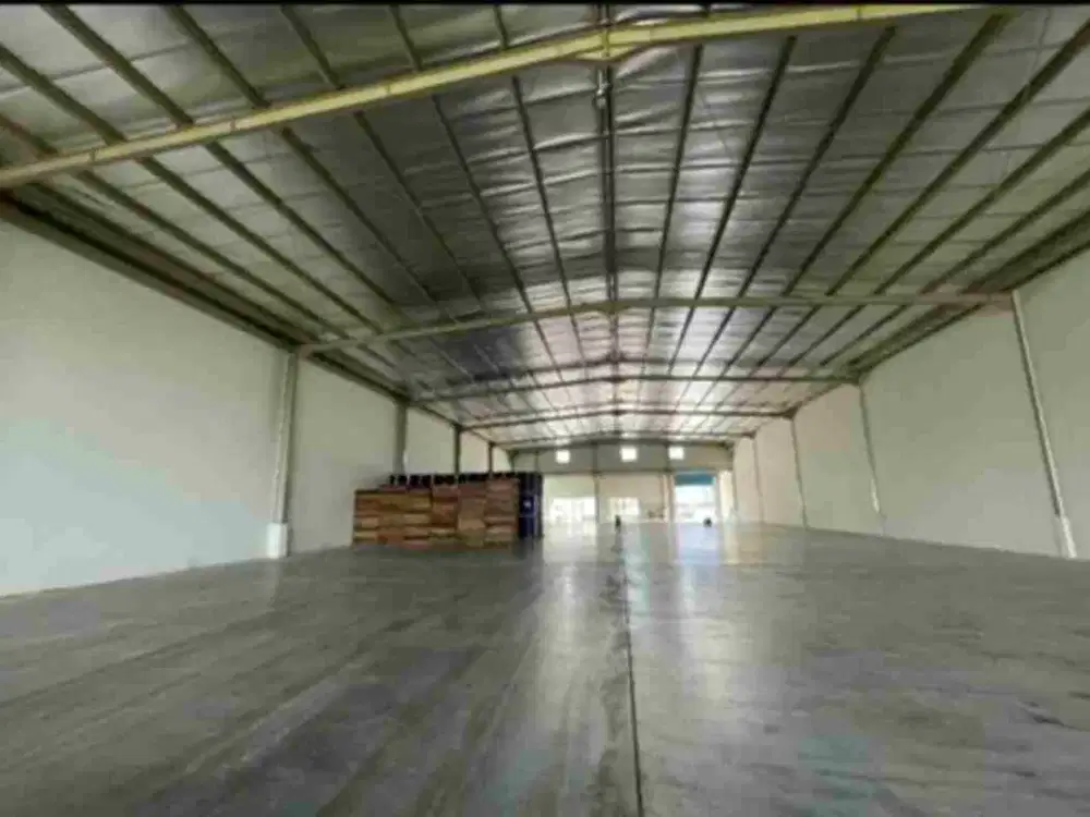 Pabrik / gudang  komersial LT 2103 LB 1739 siap pakai di kawasan industri Delta silicon kapasitas lantai 5 ton