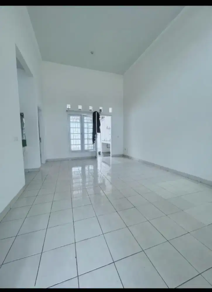 Disewakan Rumah Cantik Siap Huni di Delatinos BSD