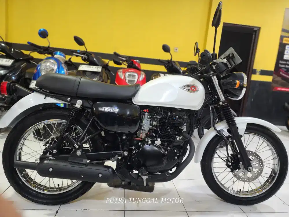 Kawasaki W 175 SE km 200