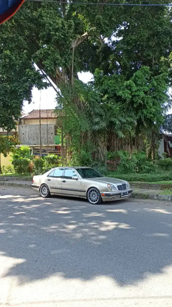 Mercedes Benz New eyes W210 E230 MT