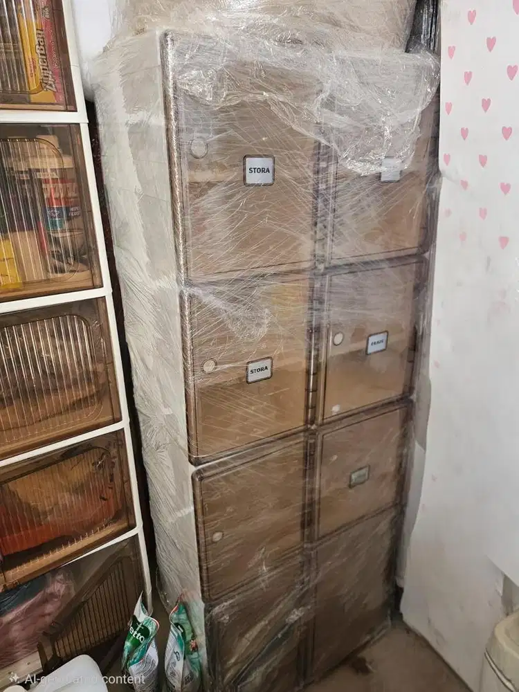 Lemari sepatu bekas