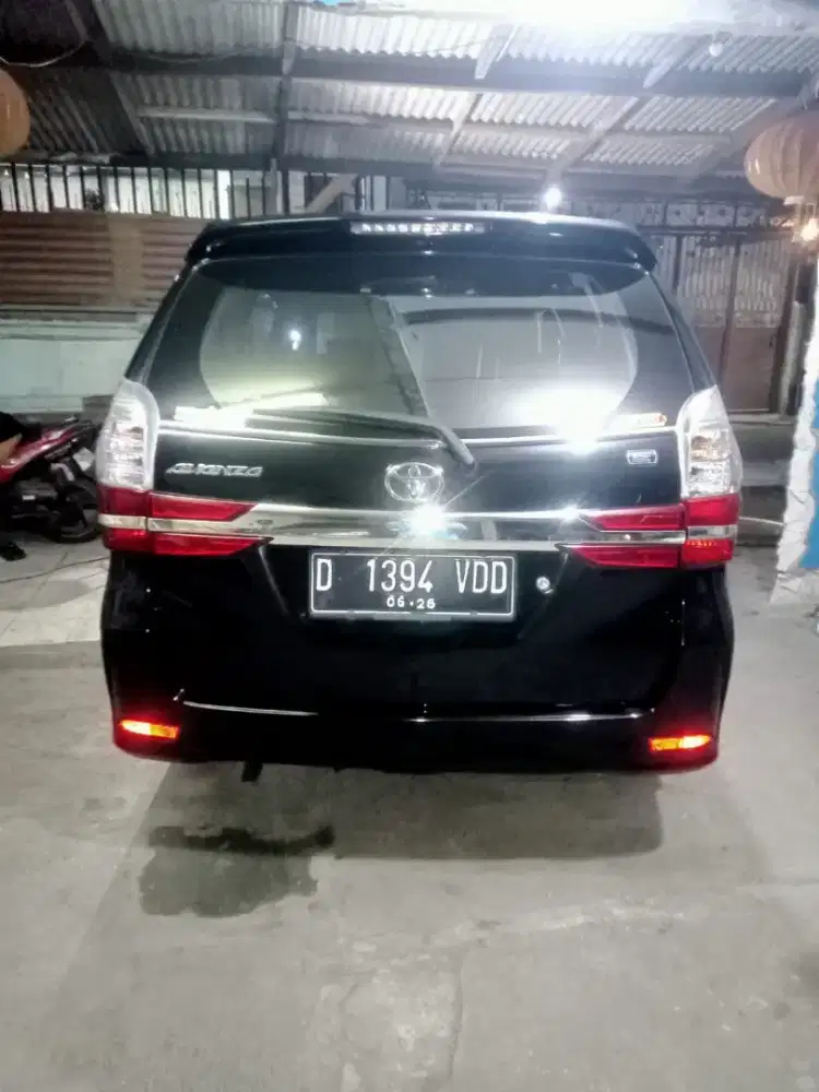 TOYOTA AVANZA.  E.  AT 21