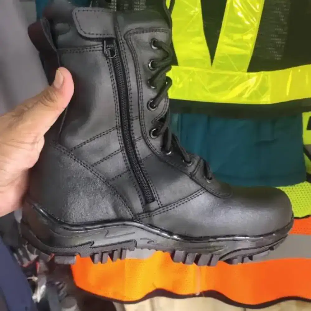 Sepatu pdl kondisi terawat nomor 42