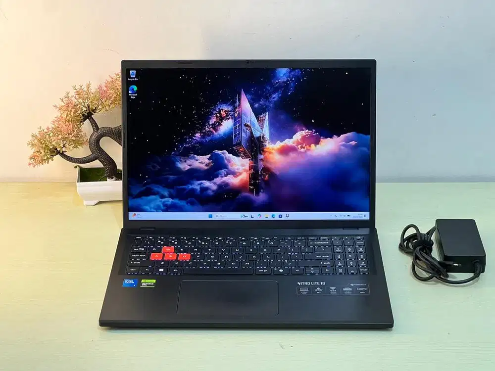 Acer Nitro Lite 16 Intel Core 5-210H RAM 16 SSD 512 RTX 3050 6 GB