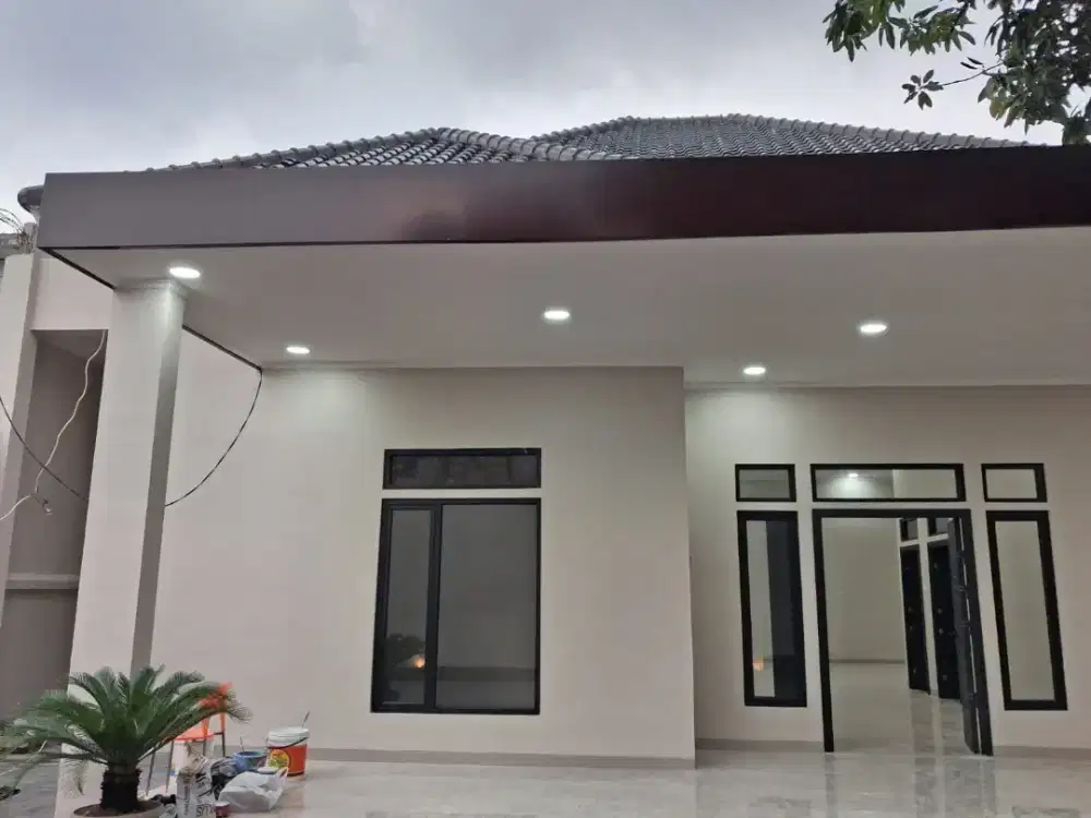 DI JUAL RUMAH BARU MEWAH DI TENGAH KOTA DEKAT SIMPANG LIMA