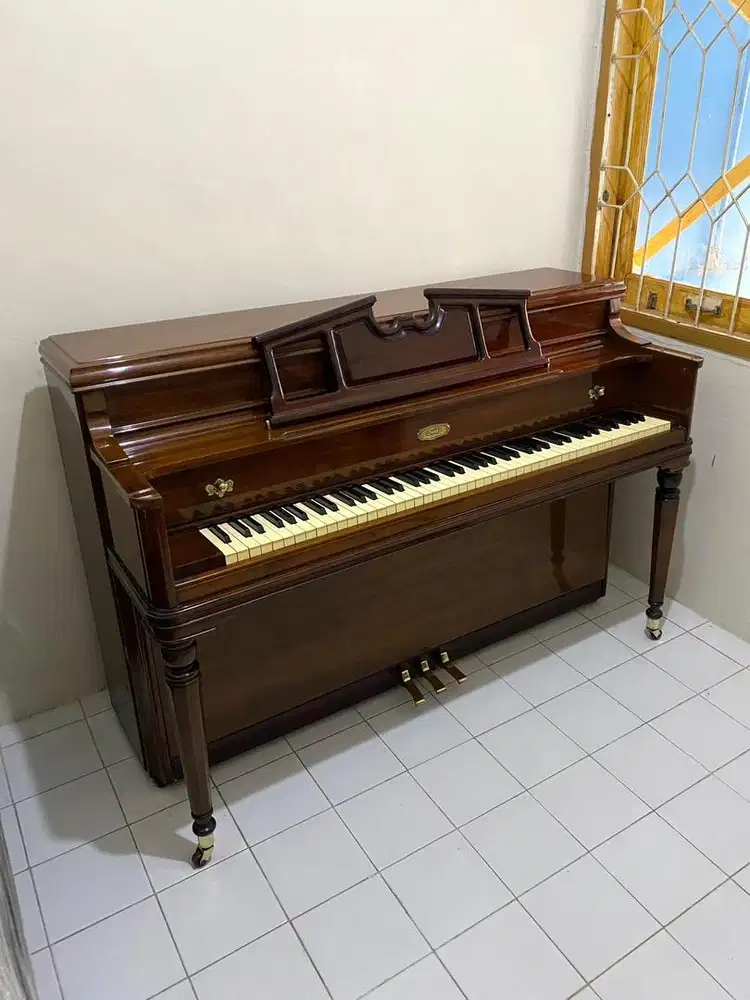 Piano Lowrey model Antik