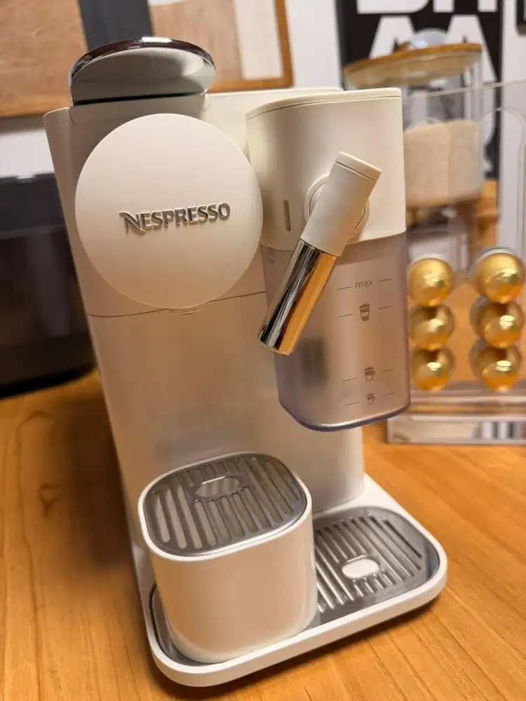 Mesin Kopi Nespresso Lattissima One