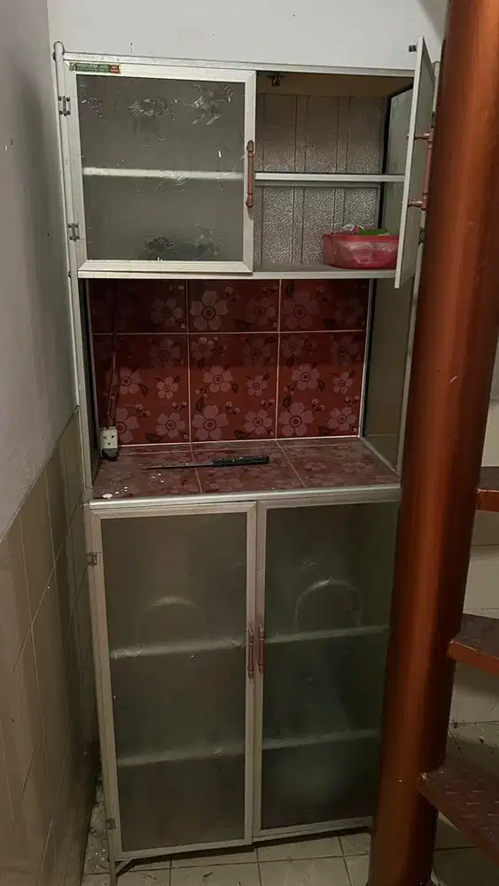 Lemari Rak Piring Kaca