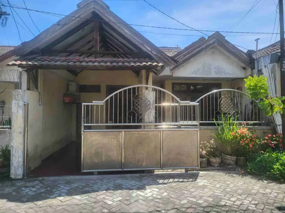 Dijual via lelang Rumah  Kutisari lokasi  strategis dan cocok buat hunian