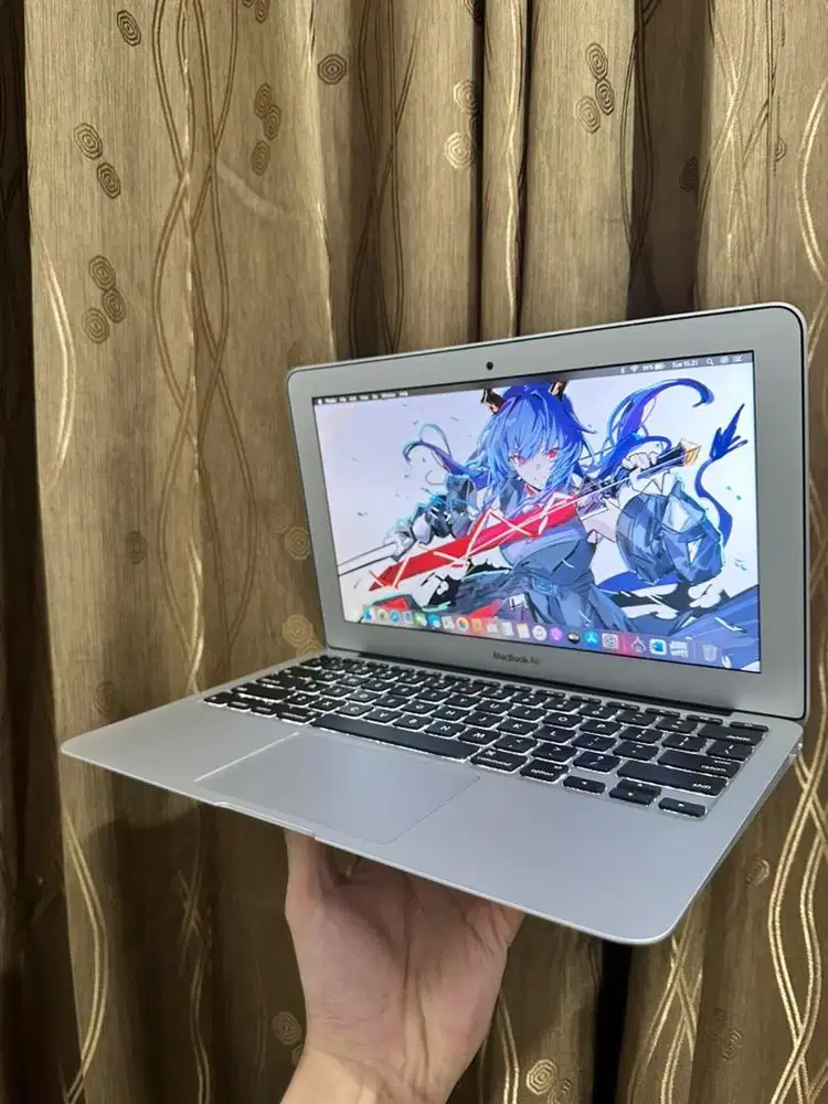 Macbook Air 11 Inch 2015 Intel Core i5 8/256GB SSD CC 1