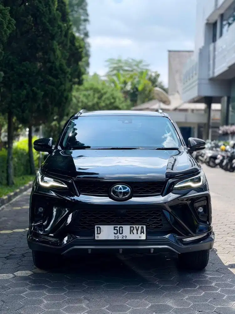 VRZ GR 2.8 TSS LEGENDER  2024 Km 18 Ribu Servis Ricord