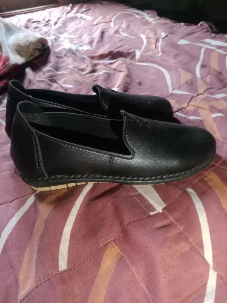 Sepatu di jual cepat