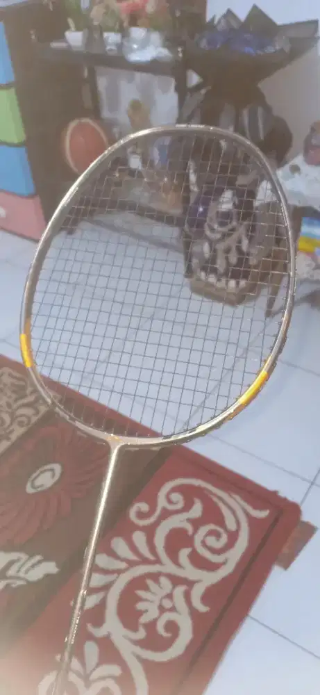Raket badminton lining