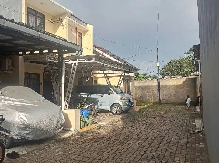 Dijual  Rumah  2 Lantai Layak Huni Masuk Mobil