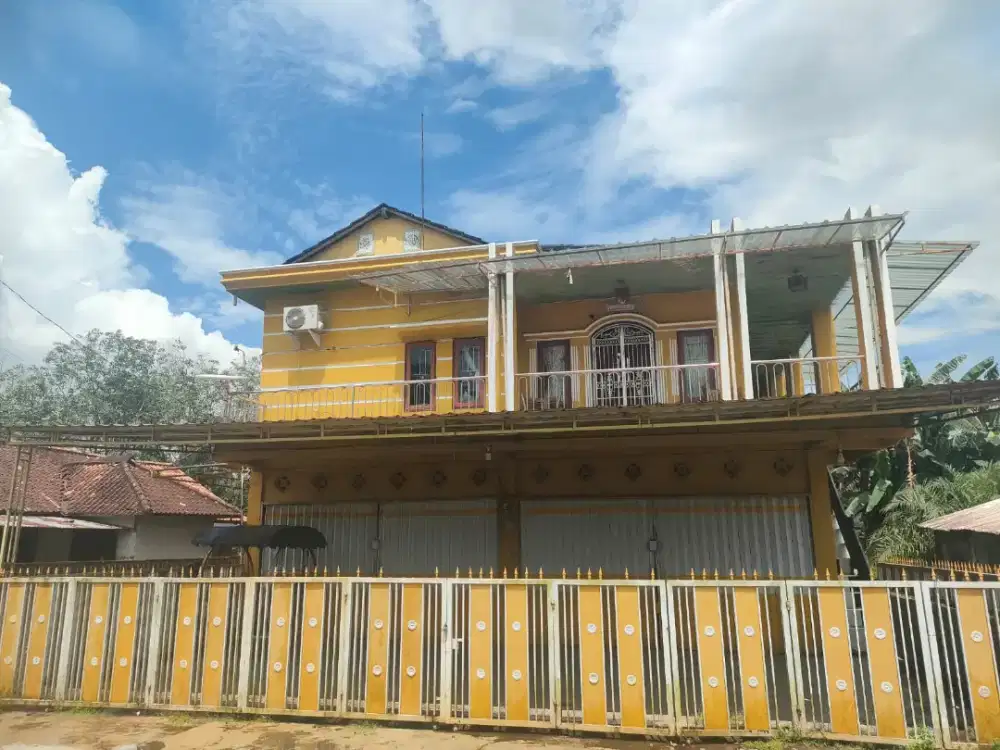 JUAL RUMAH DAN BEDENG 9 PINTU