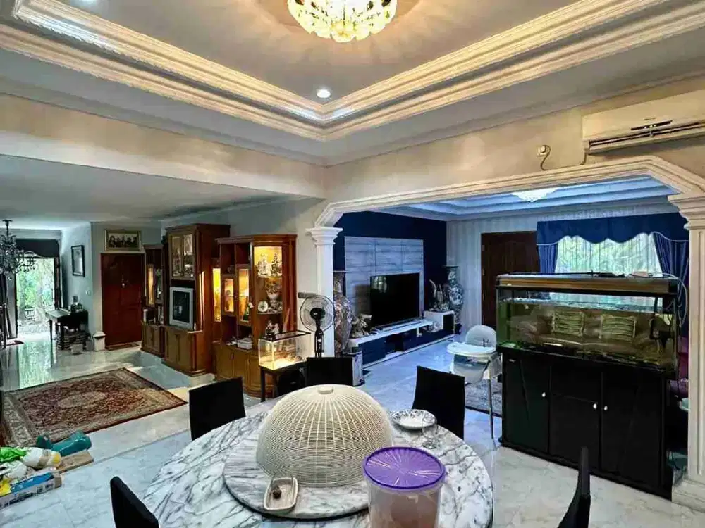 Rumah mewah hook Luas tanah 465 Lb180 semi furnished dekat gerbang tol pulomas jaktim
