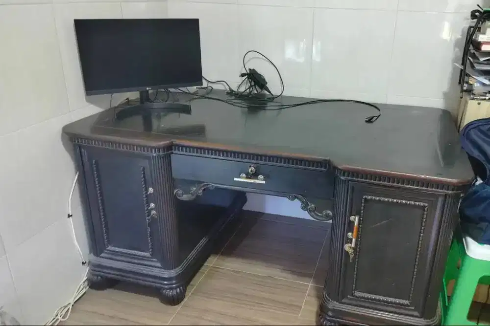 Dijual Cepat! Meja Kerja Antik dari Kayu Jati