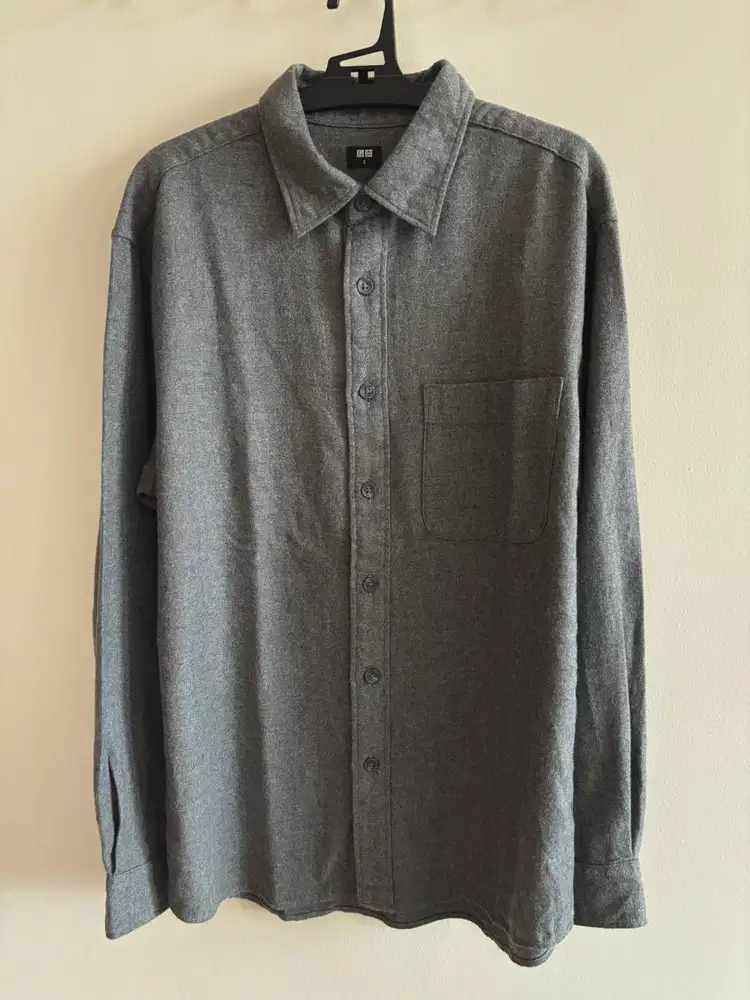 Kemeja Uniqlo Flannel polos (size S)