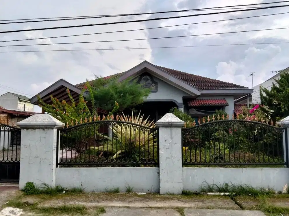 Dijual Rumah dengan tanah yang luas