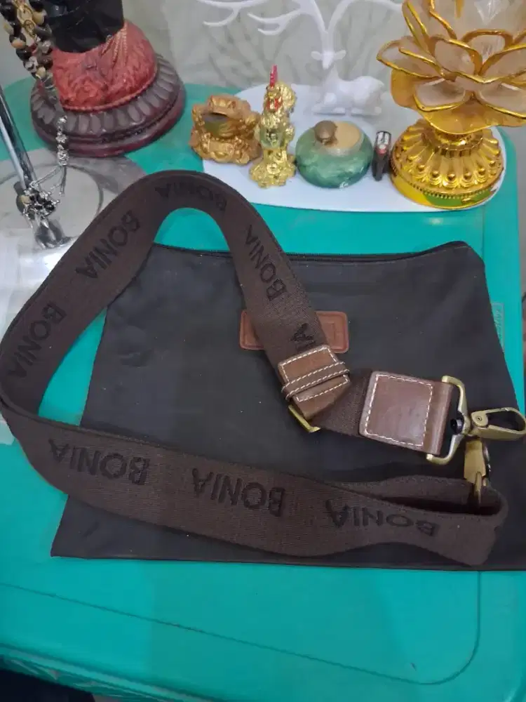 Tali tas warna coklat 
Untuk aksesoris tas 
Limited edition 
Barang te