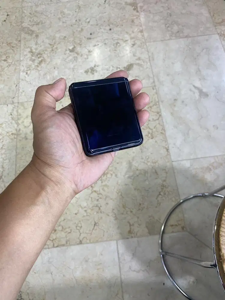 Samsung Z flip1 5G 8/256 black no BOX
