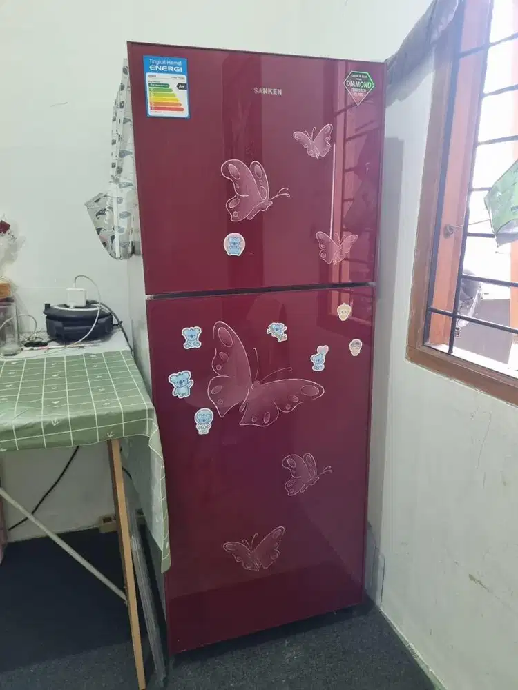 JUAL CEPAT: Kulkas 2 Pintu Sanken Frozen Series (Bekas Mulus)