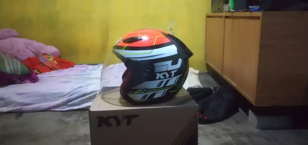 Jual helm merk kyt