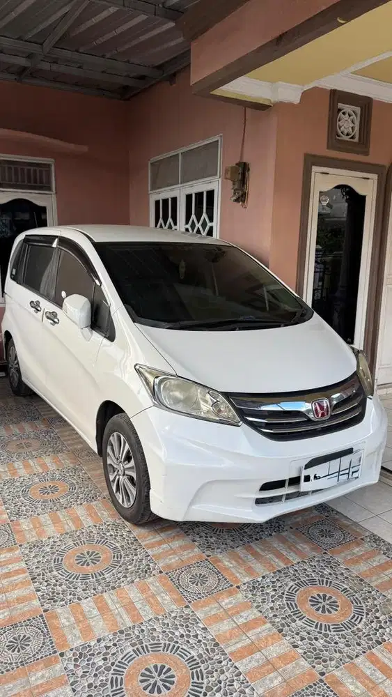 Honda freed PSD E 2012