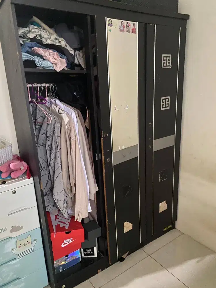 LEMARI 3 PINTU MINUS SESUAI GAMBAR