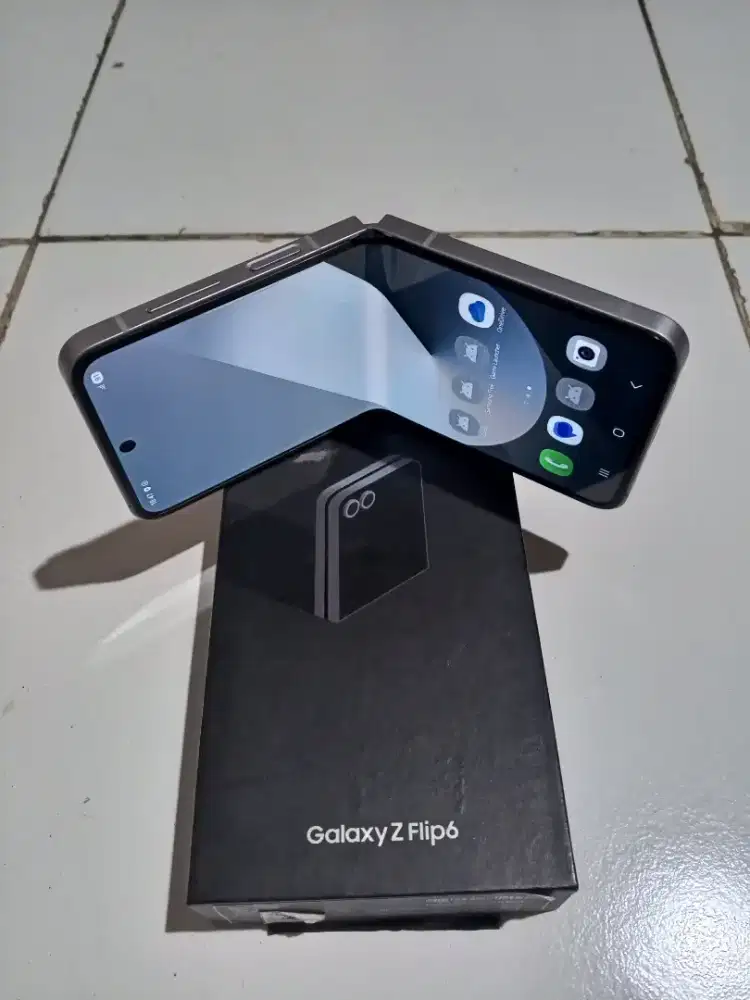 Samsung galaxy Z flip 6 12/256