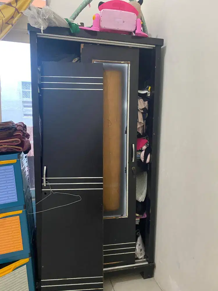 LEMARI 2 PINTU MINUS SESUAI GAMBAR