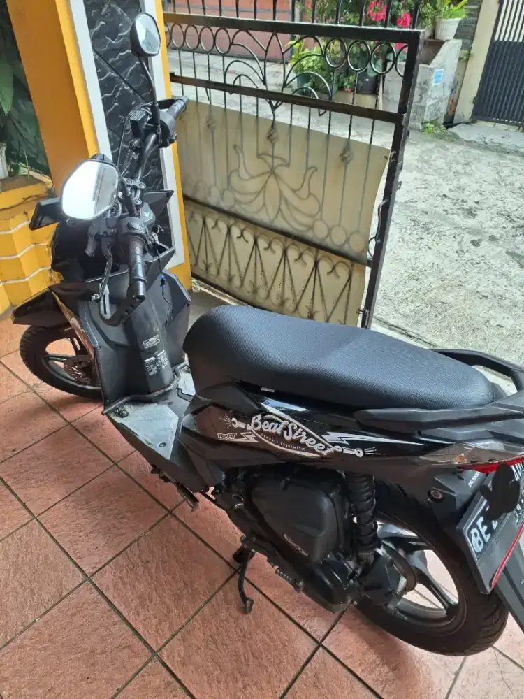 DIJUAL CEPAT – Honda Beat Street 2017 | Low KM | Pajak Aman