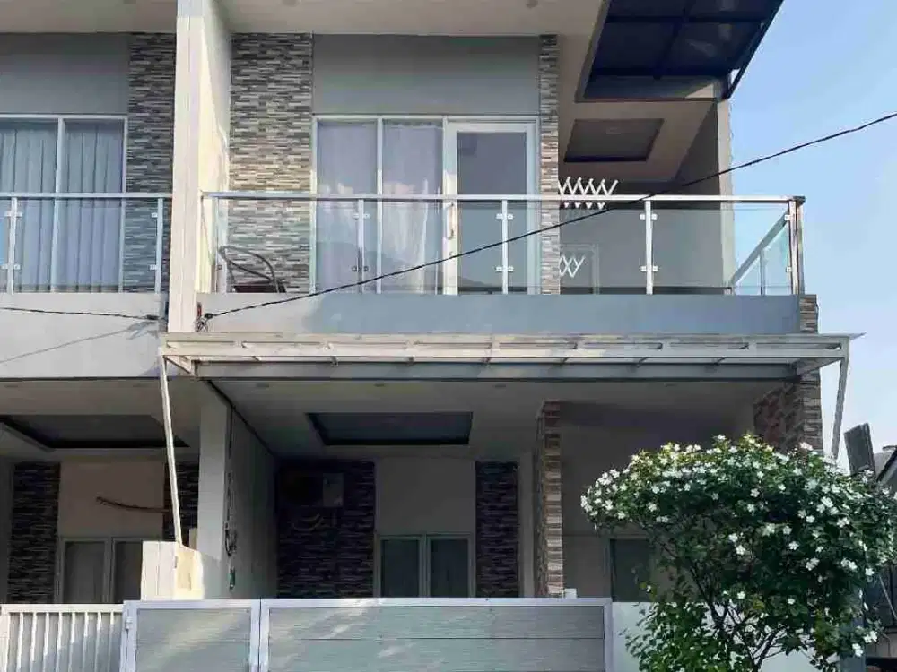 Rumah murah 1,35 M bangunan sdh renovasi 2 lantai hook di Harapan Indah bekasi