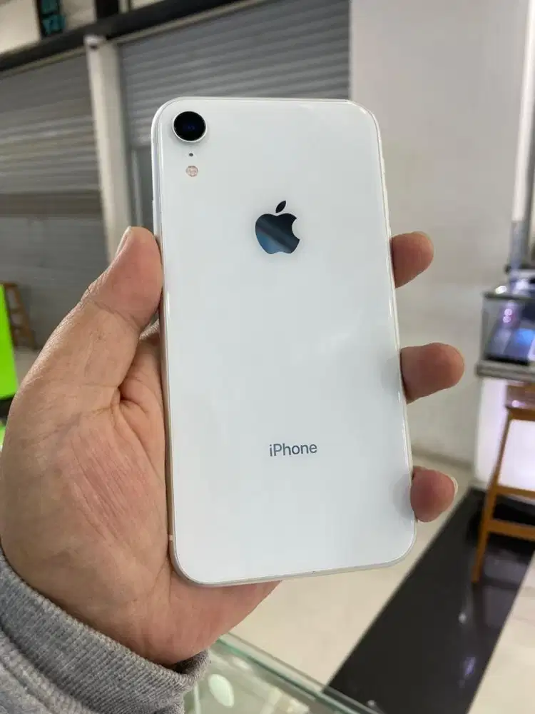 iPhone XR 64Gb Mulus Fullset All Operator Tinggal Pakai