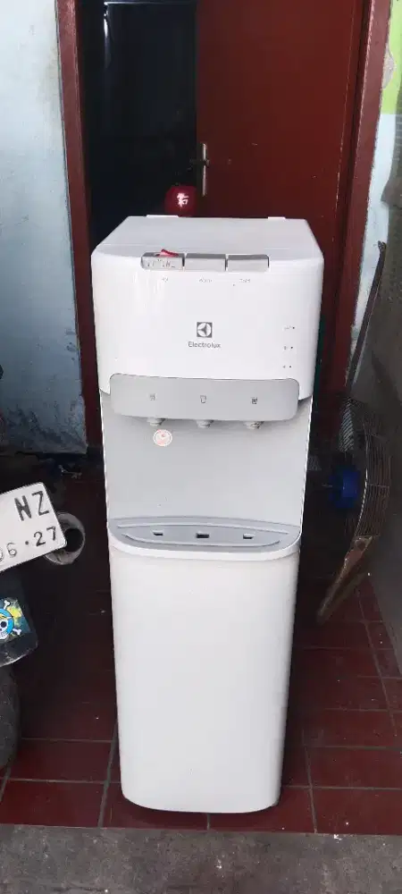 dispenser electrolux galon bawah