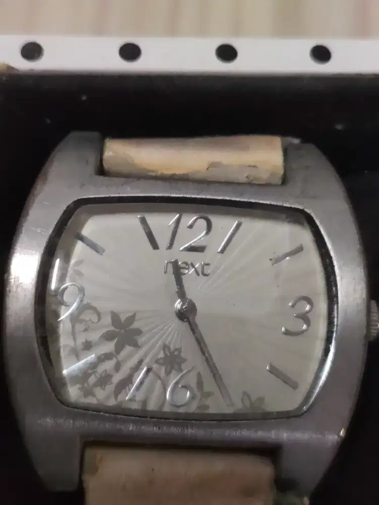 Jam tangan merk next
