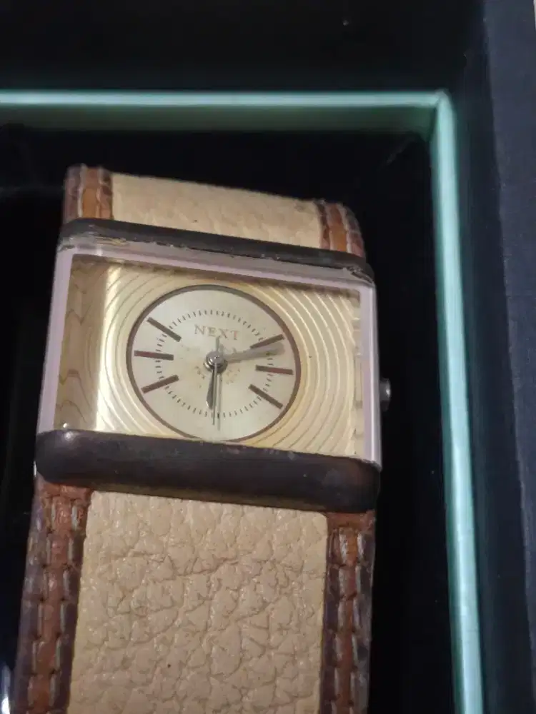 Jam tangan wanita