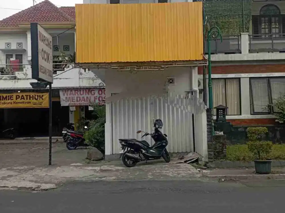 disewakan ruko 2 lantai mangku jln.nologaten depok sleman yogya.