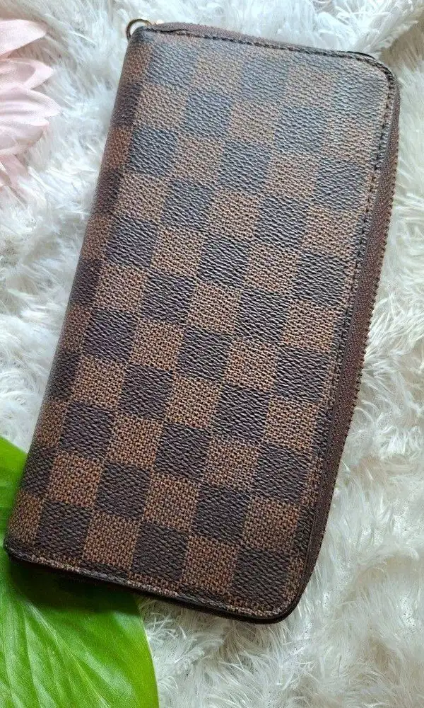 Dompet Wanita Zippy Wallet.
