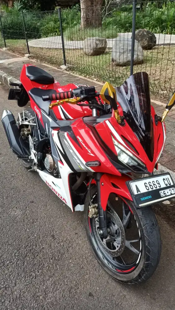 Honda CBR 150R 2017 Merah - Low KM, Pajak Hidup & Surat Lengkap.