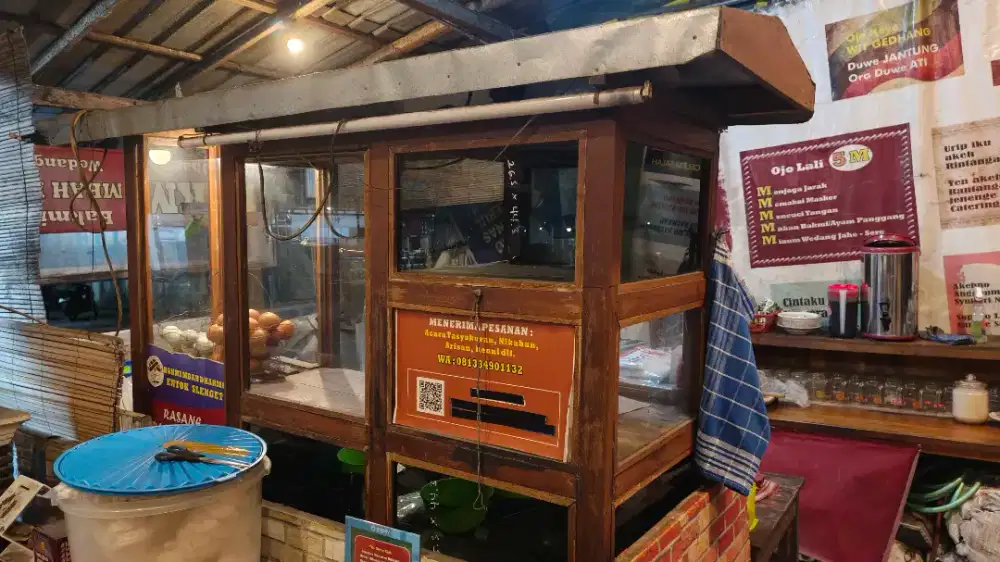 Gerobak Bakmi, Soto, Bakso Kayu Mahoni