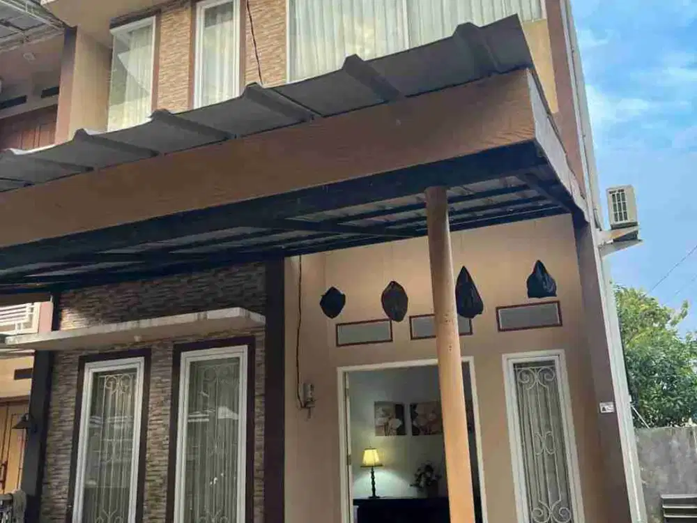 Disewakan rumah cantik 2 lantai di jalan Siaran dalam komplek dekat Pasar Satelit Perumnas Kenten Palembang