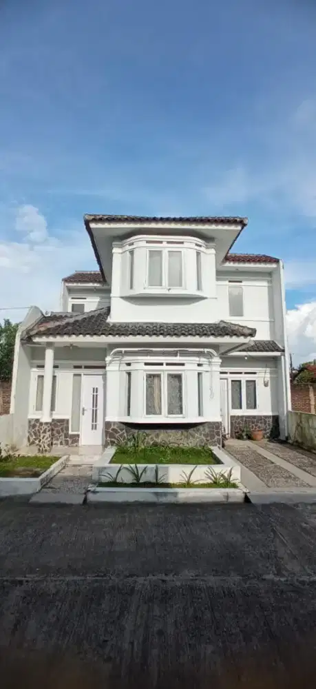 Rumah Bagus 2 Lantai Semifurnished, Terawat
Ciganitri Bojongsoang