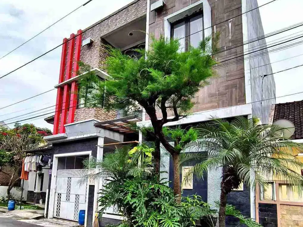 rumah mewah 2,5 lantai di cluster Gentan bonus furnish