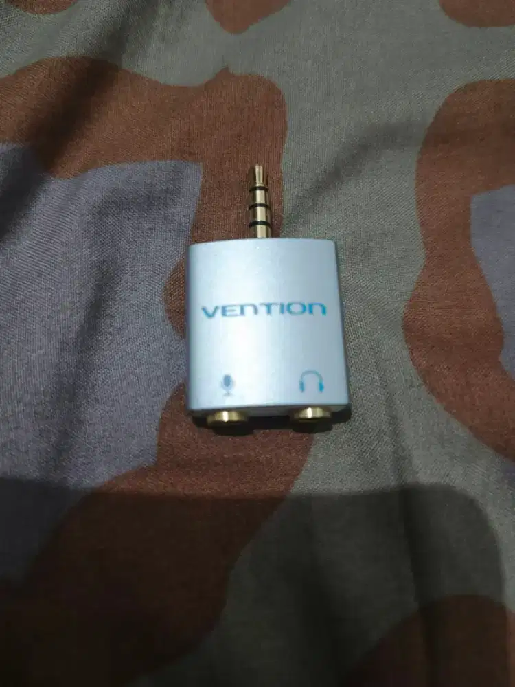 adapter audio splitter 3.5mm male ke dual female audio dan mikrofon