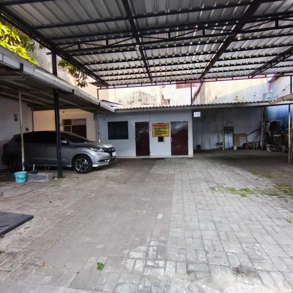 Parkir mobil bulanan