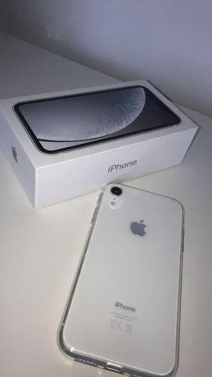 IPHONE XR GOOD CONDITION 64GB