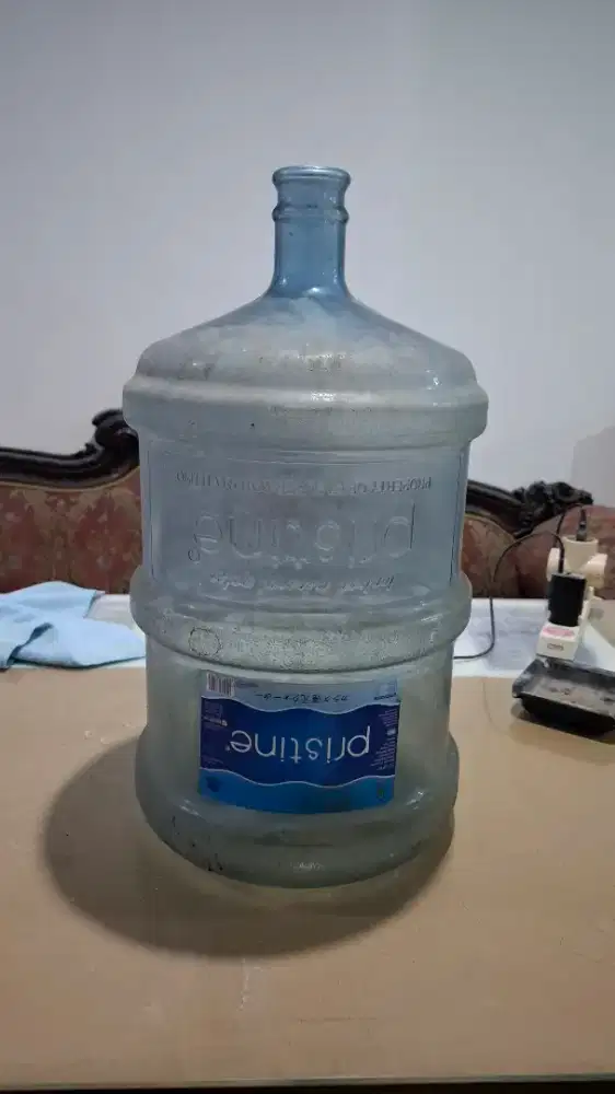 Galon air mineral kosong pristine