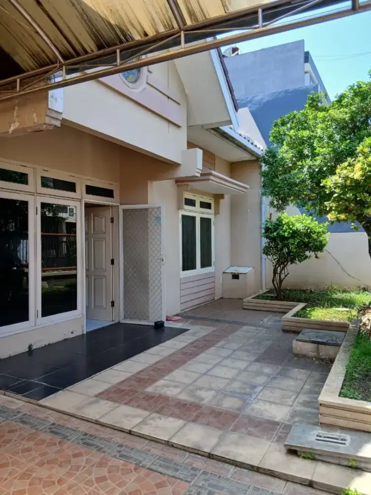 Jual Rumah Second Semi Furnished di Area Klampis Manyar, Surabaya