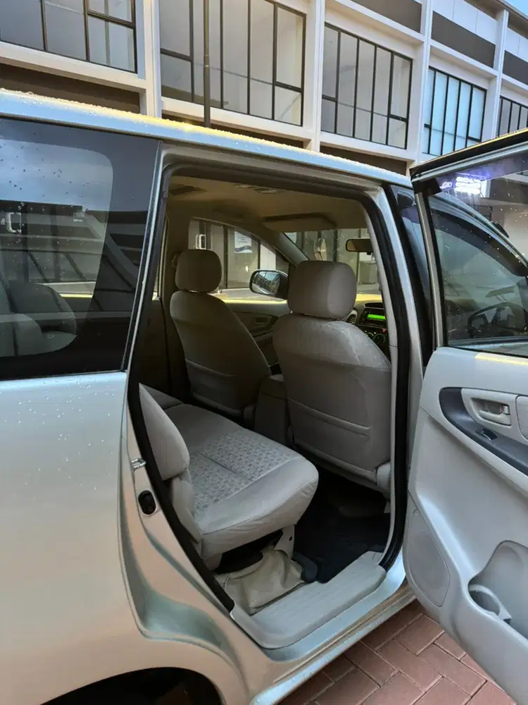 Toyota Kijang Innova 2010 Bensin